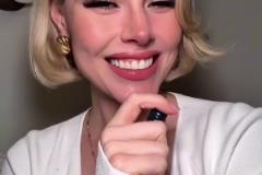 歐冠女主持又在散發(fā)魅力了金發(fā)碧眼才是歐洲美女的標配呀~