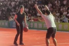 你可能防得住奧尼爾，但你未必能防住“肘子姐”