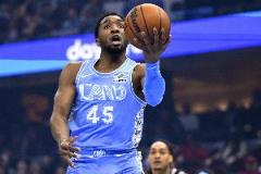 米切爾高效表現(xiàn)：18投8中砍下25分8板14助攻創(chuàng)助攻生涯新高