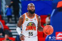 多米尼克·瓊斯半場(chǎng)高效表現(xiàn)，10投6中貢獻(xiàn)15分3板8助3斷