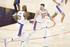 湖人客場大勝聯(lián)盟第一，剩余4場對陣雷俠火拓