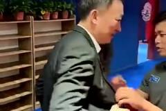 執(zhí)教能力還是厲害！青島晉級(jí)，劉維偉賽后更衣室被潑水慶祝！