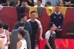 直接上國罵杜鋒賽中怒噴閆軍：CTMD，對面拉人違體你不判