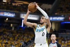 哈利伯頓高效表現(xiàn)：11投6中貢獻17分8板15助攻1搶斷正負值+25
