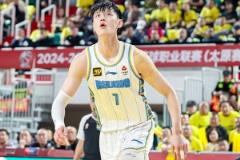 鵜鶘球探曾關(guān)注曾凡博 老將今夏或成NBA沖擊熱門