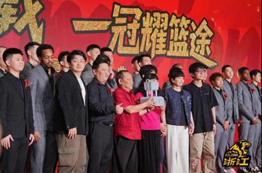 蘇群透露球隊欲轉(zhuǎn)讓 兩位禁賽教練或入名人堂