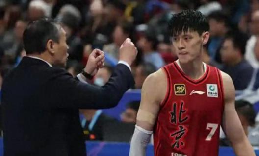 北京隊內(nèi)線核心宣布決定：預(yù)示下賽季首鋼難奪冠，周琦或無緣征戰(zhàn)